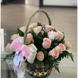 Cos cu Trandafiri Roz si Decor