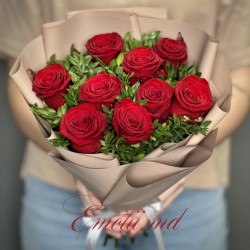 Buchet 9 Trandafiri Rosii si Decor